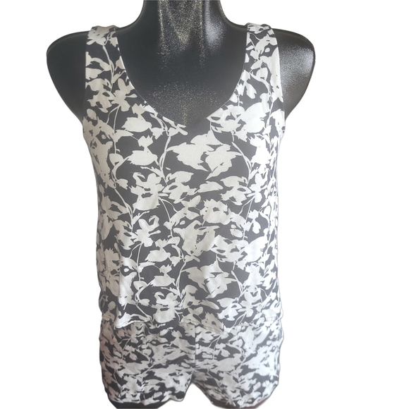 Banana Republic Black And White 1 Piece Short Romper 2 - Picture 1 of 6